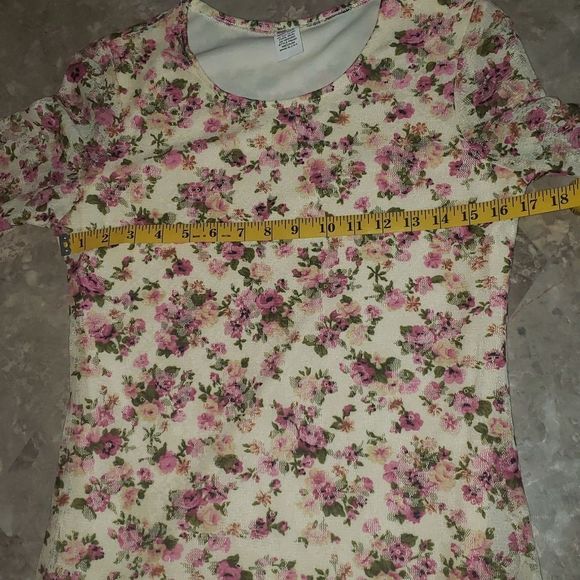 Floral Long Sleeve Top. Runs small. No stretch. NWOT - Picture 6 of 8